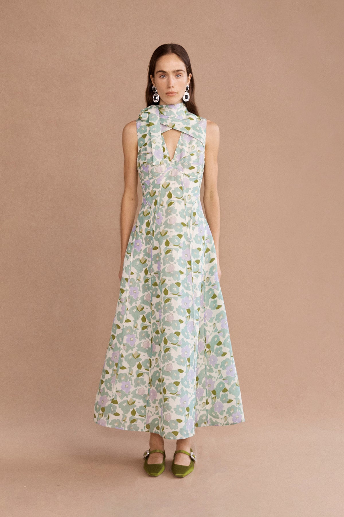 Stevie 16 / Floral Cascade Stevie 16 / Floral Cascade