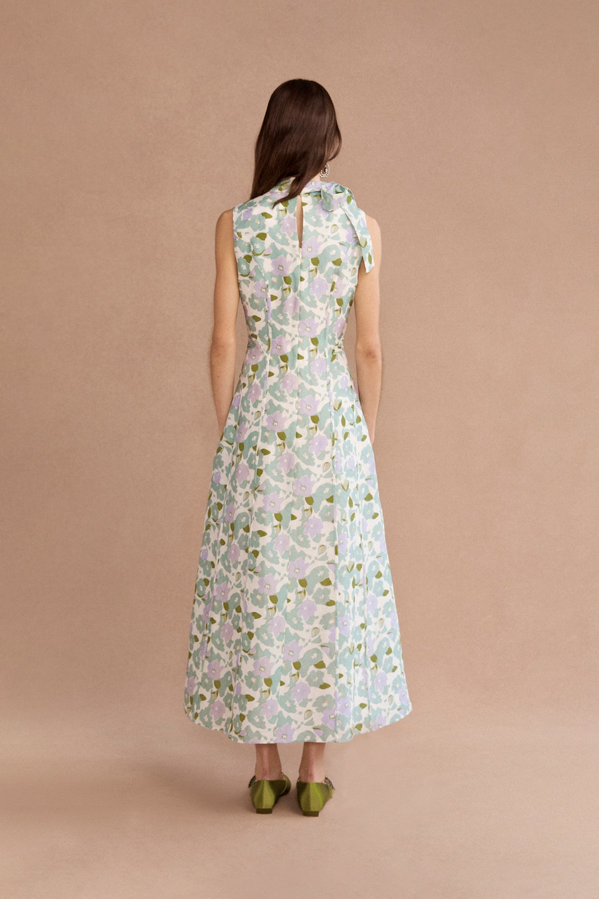 Stevie 16 / Floral Cascade Stevie 16 / Floral Cascade